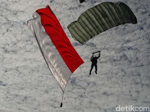 Melihat Atraksi Pesawat dan Pasukan di Gladi Bersih HUT TNI AU Melihat Atraksi Pesawat dan Pasukan di Gladi Bersih HUT TNI AU