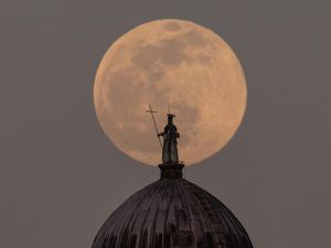 Bulan Menjauh dari Bumi, Apakah Akan Meninggalkan Manusia? Bulan Menjauh dari Bumi, Apakah Akan Meninggalkan Manusia?