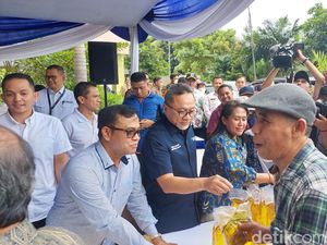 Zulhas Bagi-bagi Minyakita-Gula, Warga Antre Mengular