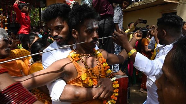 Mengerikan! Begini Prosesi Festival Keagamaan Panguni Uthiram di Mumbai