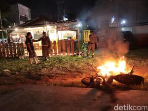Pria di Ponorogo Tetiba Bakar Sendiri Motornya yang Hendak Dijual