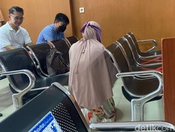 Sujud Syukur Nenek Usai Pemerkosa Cucunya Divonis 18 Tahun Penjara