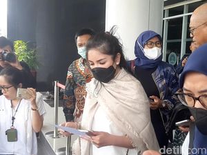 Nindy Ayunda Ogah Bahas Kasus Penyekapan Sopir, Pengacara Pelapor Bilang Ini Nindy Ayunda Ogah Bahas Kasus Penyekapan Sopir, Pengacara Pelapor Bilang Ini