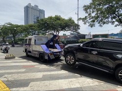 Pajero Tabrak Mobil di Jalan Margonda Depok Diderek, Lalin Lancar