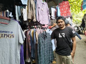 Pedagang Pakaian Bekas Impor di Pasar Karang Sukun Menolak Tutup Pedagang Pakaian Bekas Impor di Pasar Karang Sukun Menolak Tutup
