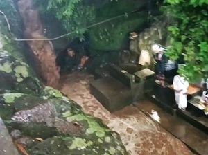Hujan Deras, 11 Pemedek Terjebak di Pura Goa Raja Besakih Hujan Deras, 11 Pemedek Terjebak di Pura Goa Raja Besakih