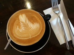 Ini 4 Perbedaan Nutrisi Kopi dan Matcha, Mana Lebih Sehat?