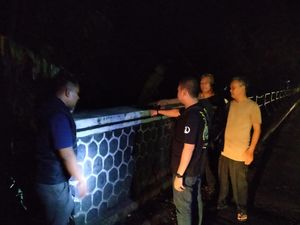 Bayi Perempuan Ditemukan dalam Kardus di Jembatan Jonggol Bogor