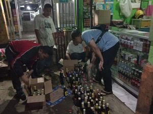 Geramnya Polisi Kala Masih Ada Peredaran Miras di Subang Saat Ramadan Geramnya Polisi Kala Masih Ada Peredaran Miras di Subang Saat Ramadan