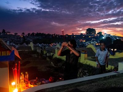 Potret Ziarah Makam Umat Khonghucu Saat Festival Qingming