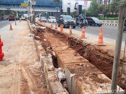 Saluran Biang Jalan Rusak Pondok Indah Kini Dipasangi Beton Box Culvert