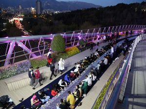Serunya Bukber di Jembatan Tabiat Teheran