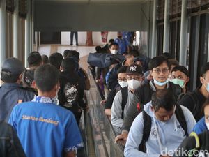 Stasiun Bandung yang Mulai Ramai Pemudik