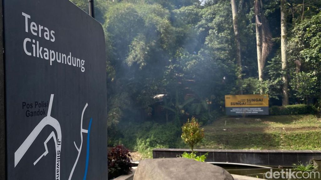 Potret Asrinya Teras Cikapundung yang Cocok Jadi Tempat Ngabuburit Potret Asrinya Teras Cikapundung yang Cocok Jadi Tempat Ngabuburit