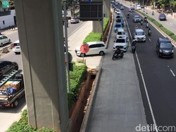 Driver Ojol Tak Setuju U-Turn di Kuningan Ditutup: Muternya Jauh!