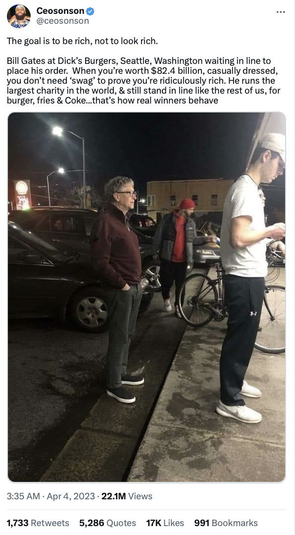 Viral Foto Bill Gates Antre di Gerai Burger, Netizen Puji Kesederhanaannya