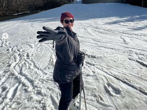 8 Foto Yura Yunita Liburan ke Jepang, Pamer Wajah Berjerawat Tanpa Makeup 8 Foto Yura Yunita Liburan ke Jepang, Pamer Wajah Berjerawat Tanpa Makeup