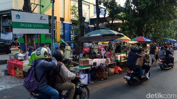 Berburu Takjil Buka Puasa di Pasar Santa Jakarta