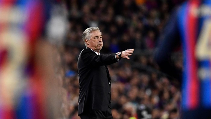 Real Madrids Italian coach Carlo Ancelotti during the Copa del Rey (Kings Cup) semi-final second leg football match between FC Barcelona and Real Madrid CF at the Camp Nou stadium in Barcelona on April 5, 2023. (Photo by Pau BARRENA / AFP) (Photo by PAU BARRENA/AFP via Getty Images)