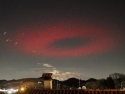 Cincin Merah Misterius Muncul di Langit Italia, Apa Itu?