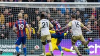5. Crystal Palace. Transfermarkt mencatat, 3 gol sukses mereka cetak di menit 90+.  Foto: CameraSport via Getty Images/Andrew Kearns - CameraSport