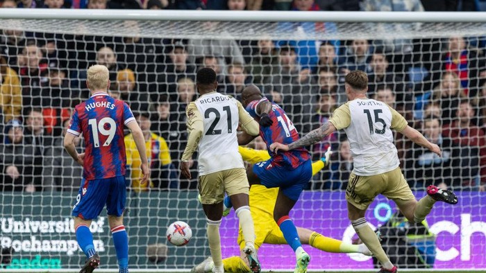 Crystal Palace, Mateta LONDON, ENGLAND - APRIL 01: Crystal Palace's Jean-Philippe Mateta (centre) scores the winning goal in added time during the Premier League match between Crystal Palace and Leicester City at Selhurst Park on April 01, 2023 in London, England. (Photo by Andrew Kearns - CameraSport via Getty Images)