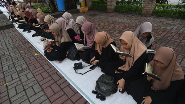 Gerakan Membaca Al-Quran Massal Sambut Nuzulul Quran