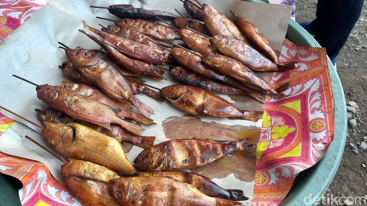 Ikan asap khas Paiton, Probolinggo yang menggugah selera
