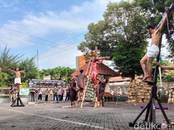 Jumat Agung, Gereja di Surabaya Gelar Visualisasi Jalan Salib