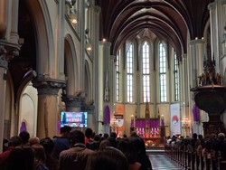 Suasana Hikmat Jumat Agung di Katedral Jakarta