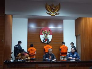 Termasuk Bupati Meranti, KPK Amankan 28 Orang di 4 Lokasi berbeda Termasuk Bupati Meranti, KPK Amankan 28 Orang di 4 Lokasi berbeda