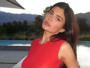 Kylie Jenner Menyesal Pernah Operasi Pembesaran Payudara di Usia 19 Tahun