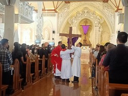 Misa Jumat Agung di Gereja Katedral Denpasar Kini Tanpa Prokes