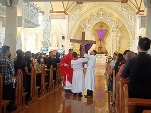 Misa Jumat Agung di Gereja Katedral Denpasar Kini Tanpa Prokes Misa Jumat Agung di Gereja Katedral Denpasar Kini Tanpa Prokes