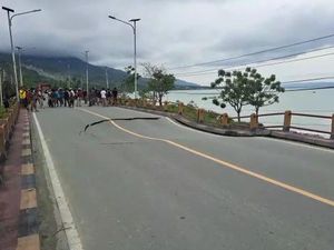 Jembatan Penghubung Palu-Donggala Amblas, Lalin Dialihkan ke Sungai