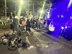 Panik Ada Razia, Pemotor di Makassar Tabrak Pengendara Lain-Patah Tulang