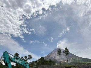 Tambang Pasir Ilegal Lereng Merapi Magelang Digerebek, 2 Ekskavator Disita Tambang Pasir Ilegal Lereng Merapi Magelang Digerebek, 2 Ekskavator Disita