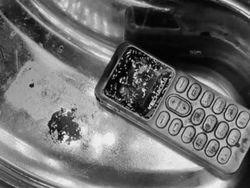 Viral Remaja Nekat Telan HP gegara Emosi saat Bertengkar dengan Kakaknya