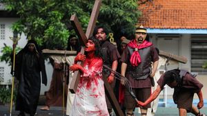 Potret Peringatan Jumat Agung di Berbagai Daerah