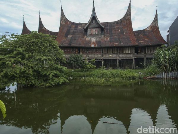 Sudah Kangen Kampung? Yuk Lihat Rumah Adat Minangkabau