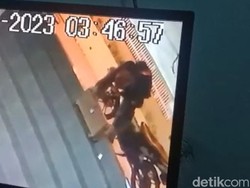 Apes! Pria Ini Curi Kotak Amal Kosong dari Masjid di Jambi