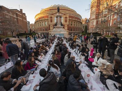 Suasana Bukber Umat Muslim di London