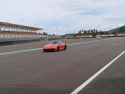 15 Supercar Lenggak-Lenggok di Sirkuit Mandalika