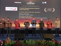 Bank Jatim Boyong Penghargaan Dalam Ajang TOP BUMD Awards 2023