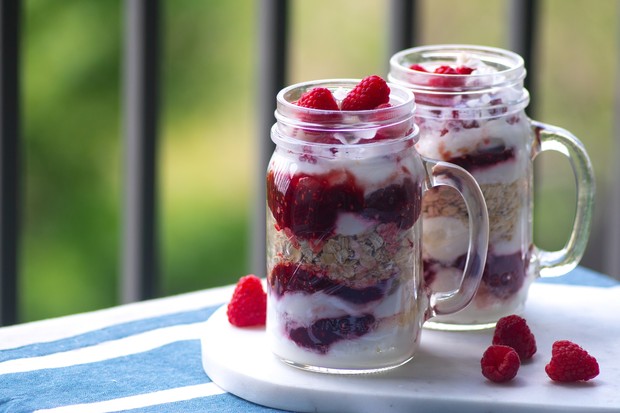 Cara membuat overnight oats/Foto: Unsplash.com/Irina Grigoras manfaat makan overnight oats saat sahur