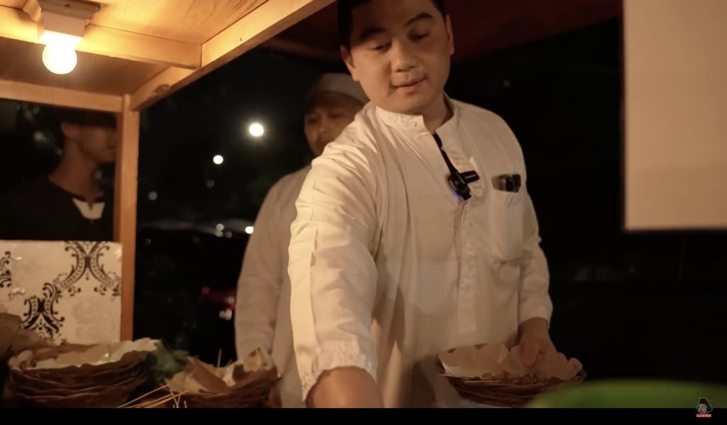 chef Arnold berburu takjil