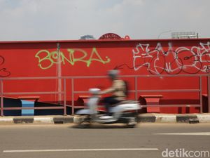 Duh, Jembatan Merah Bekasi Dipenuhi Vandalisme