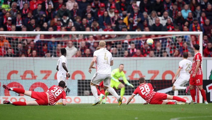 FREIBURG IM BREISGAU, GERMANY - APRIL 08: Matthijs de Ligt of Bayern Munich scores their sides first goal during the Bundesliga match between Sport-Club Freiburg and FC Bayern München at Europa-Park Stadion on April 08, 2023 in Freiburg im Breisgau, Germany. (Photo by Alex Grimm/Getty Images)