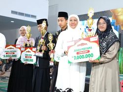 Khofifah Beri Kejutan 15 Wajib Pajak Diberi Hadiah Umroh saat Nuzulul Quran