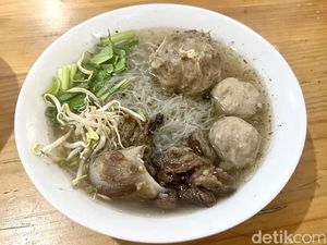 Gurih Segar! Bakso Kaldu Rempah dengan Topping Brisket di Cinere